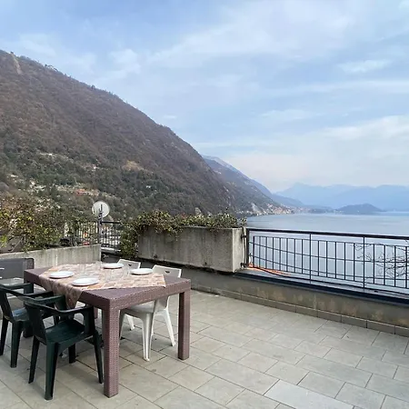 The Swallow - With Terrace View Apartman *