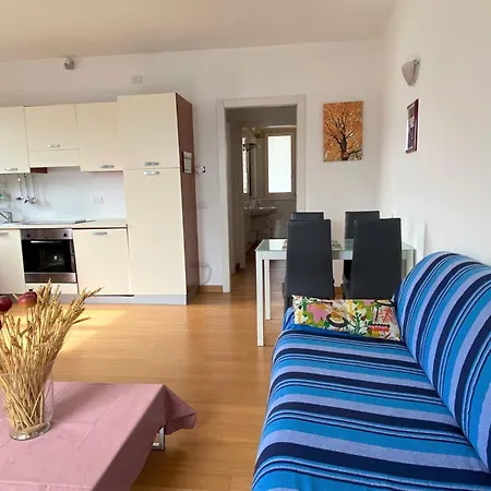 The Swallow - With Terrace View Apartman