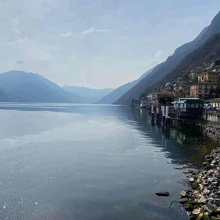 The Swallow - With Terrace View Apartman