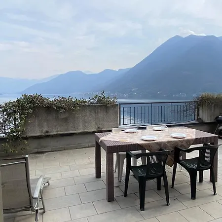 The Swallow - With Terrace View Apartman *