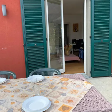 The Swallow - With Terrace View Lägenhet Argegno